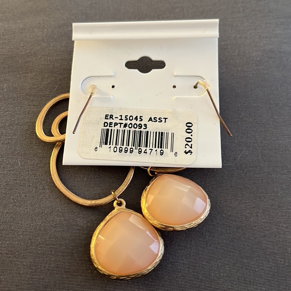 NWT cara earrings. Gold tone. - Picture 2 of 2